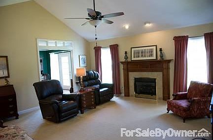 Gas fireplace great for cool evenings.