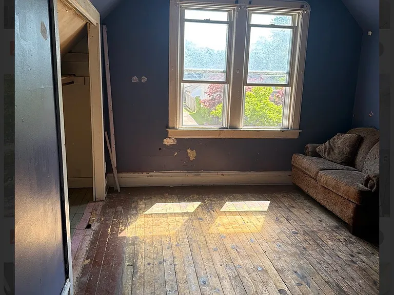 721 S Matthew St — Photo 13