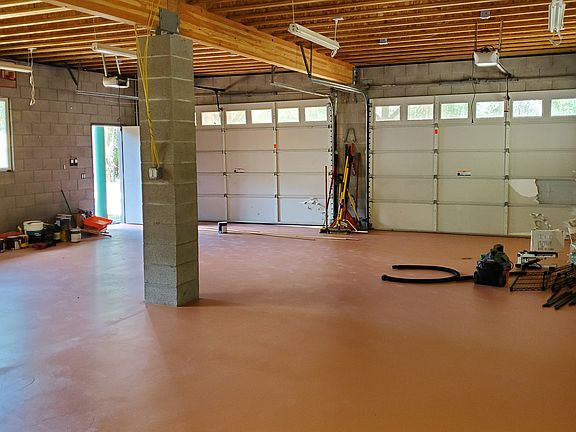 Garage/shop area 1200sq ft