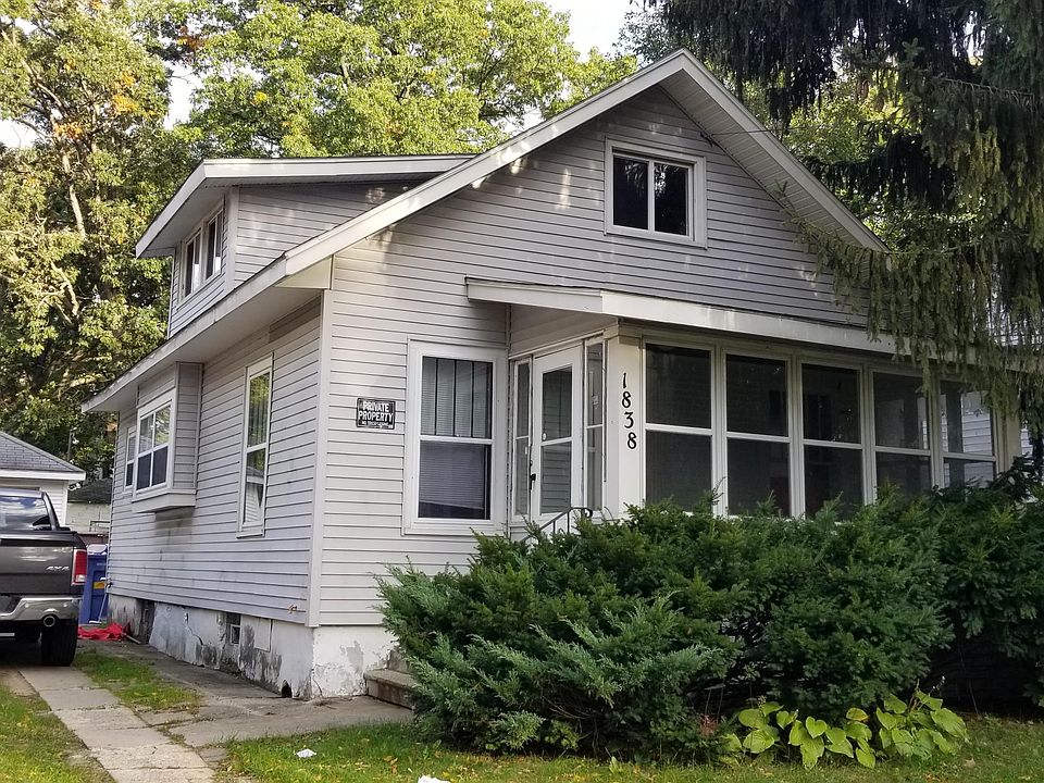 1st image of 1838 Nelson Ave SE