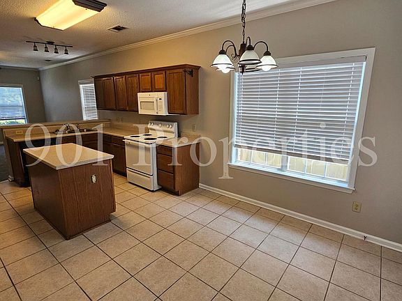 5th image of 1245 Oak Creek Dr