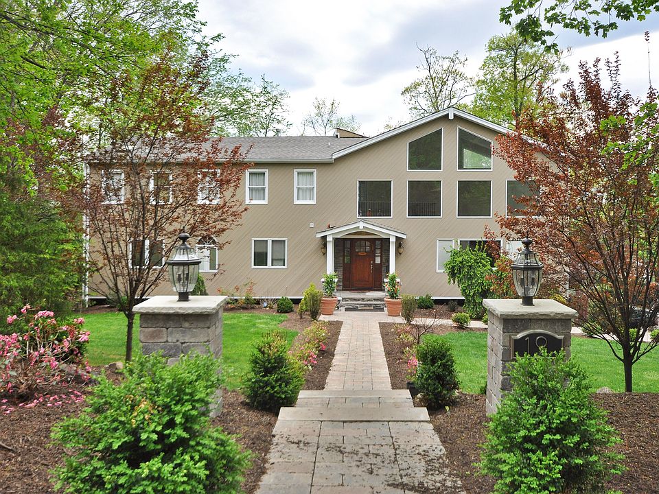 1st image of 19 Westmount Dr