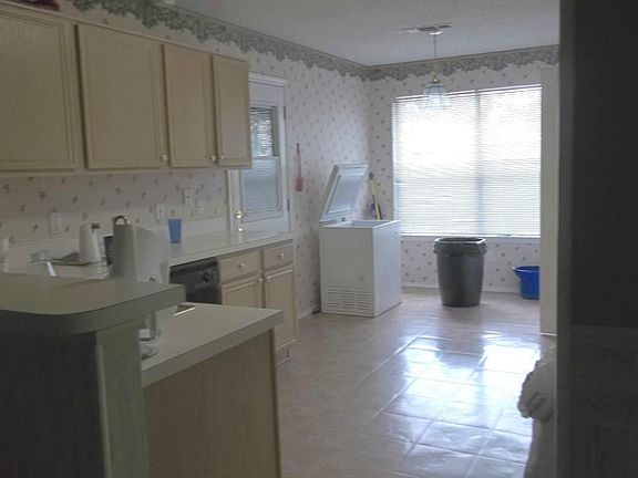 5th image of 201 S Meadowbrooke Dr
