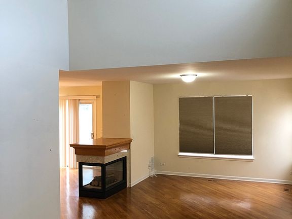 5th image of 611 Arrowwood Ct