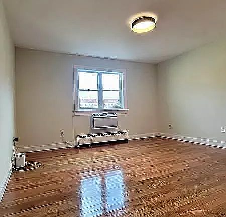 4th image of 2118 Broadway Floor 3