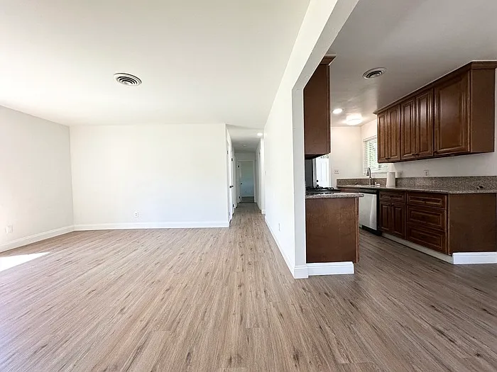 1320 Sheridan Ave — Photo 9