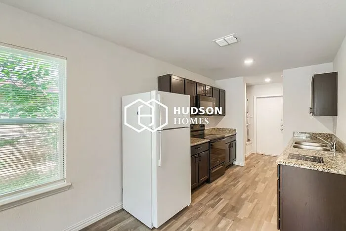 1012 Dearborn St — Photo 6