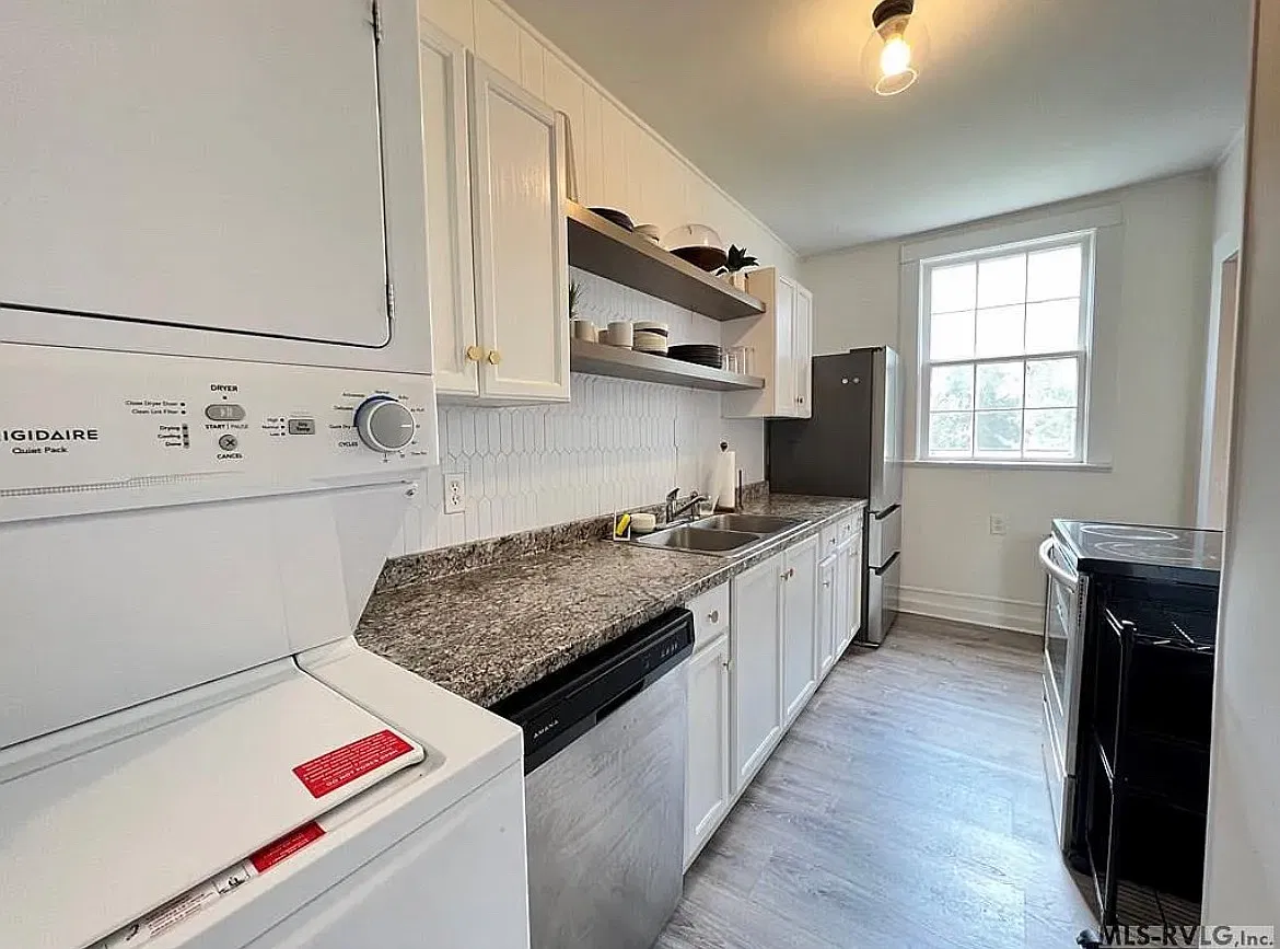 2 bed, 900 sqft, $1,675 — Photo 3