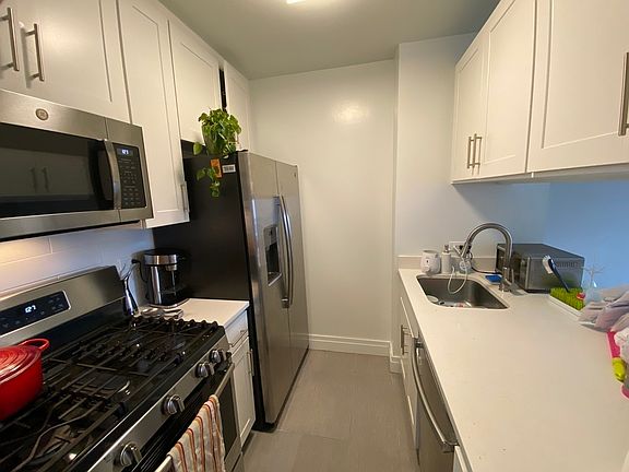 4th image of 225 E 95th St APT 19K