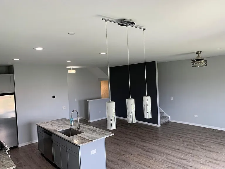 906 Gillespie Ln — Photo 6