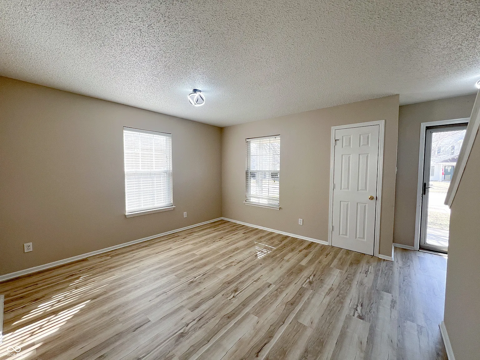 3 bed, 2.5 bath, 2119 sqft, $2,300 — Photo 4