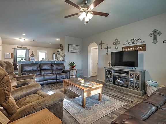 4th image of 1909 Lakehurst Ln