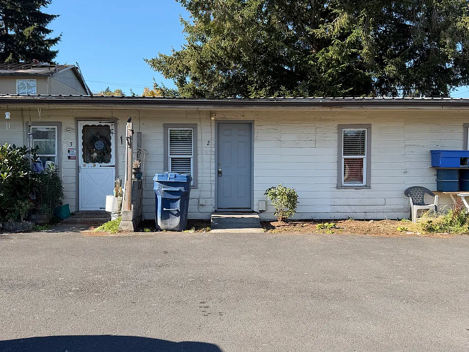 94 Barnes St #2