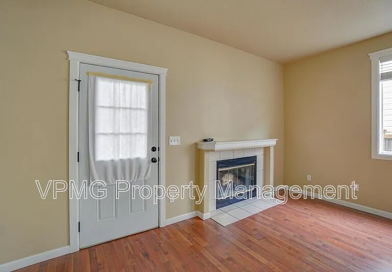 7809 NE 24th Ct — Photo 2