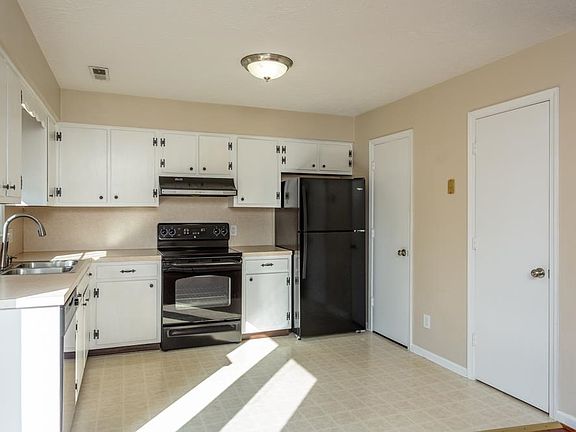 4th image of 1085 Meadowlark Dr