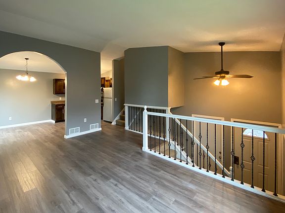 4th image of 16165 Flagstaff Ct S