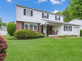 521 Brook Ln, Warminster, PA 18974