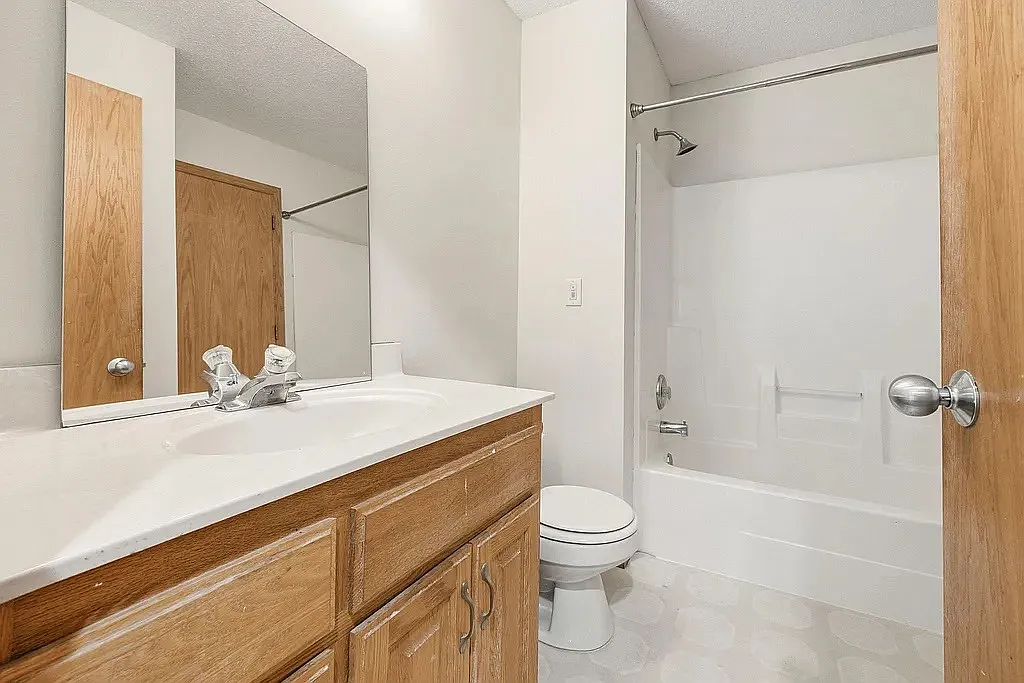 3 bed, 1686 sqft, $2,000 — Photo 3