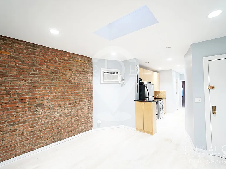 200 W 9th St #4R — Photo 7
