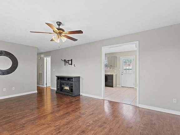 4th image of 319 Windsong Dr