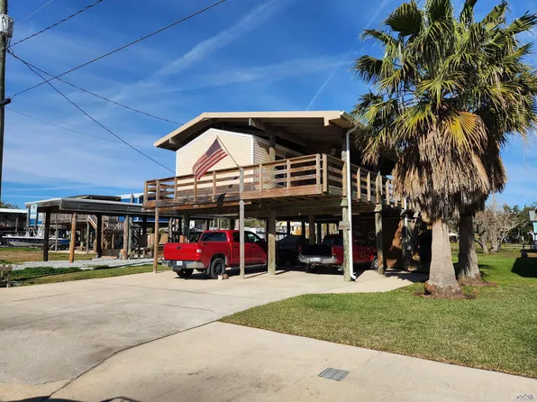 150 Aurora Ln, Grand Isle, LA 70358