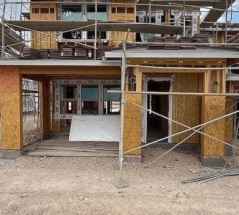 2nd image of 140 Silver Run Ln