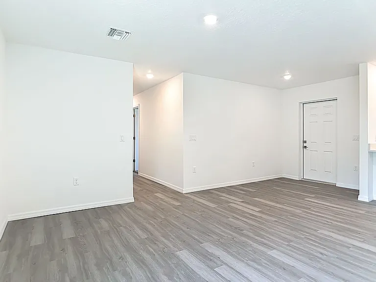 3067 Quarter St — Photo 4