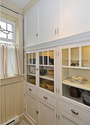 BUILT IN PANTRY MAIN LEVEL