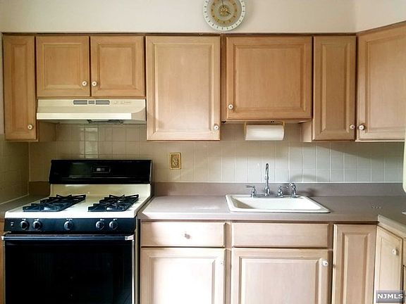 3rd image of 26-05 Fair Lawn Ave APT E