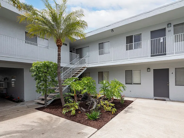 Palm Estates Apartments — Photo 2