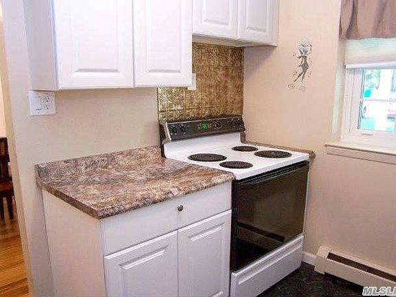 3rd image of 954 Village Dr