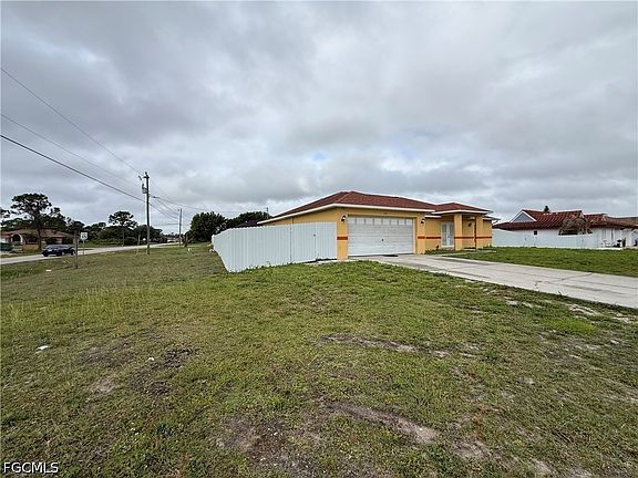 3rd image of 696 Homestead Rd S