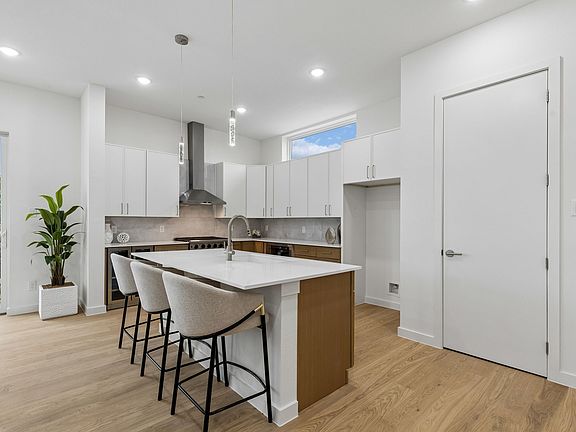 5th image of 4739 Gretna St #204