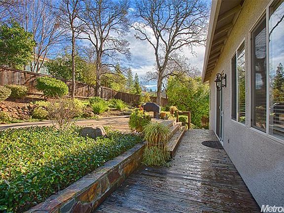 4th image of 1514 Halifax Way