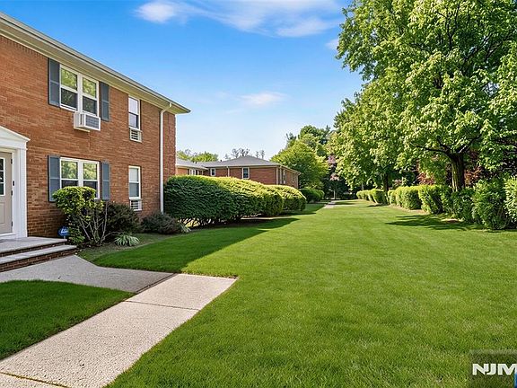 3rd image of 1130 Valley Road #2B