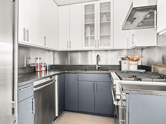 4th image of 525 E 11th St #Pha