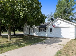 905 2nd St, Redfield, IA 50233