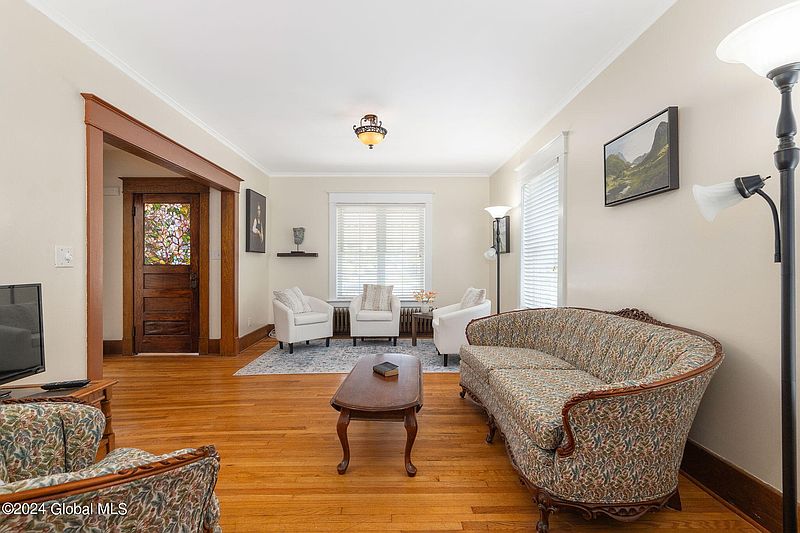 5th image of 1587 Bradley Street