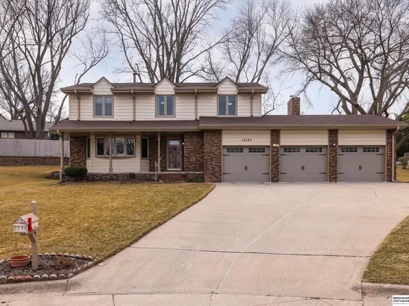 13125 Normandy Cir, Omaha, NE 68137