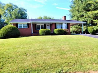 990 Carson Dr, Christiansburg, VA 24073