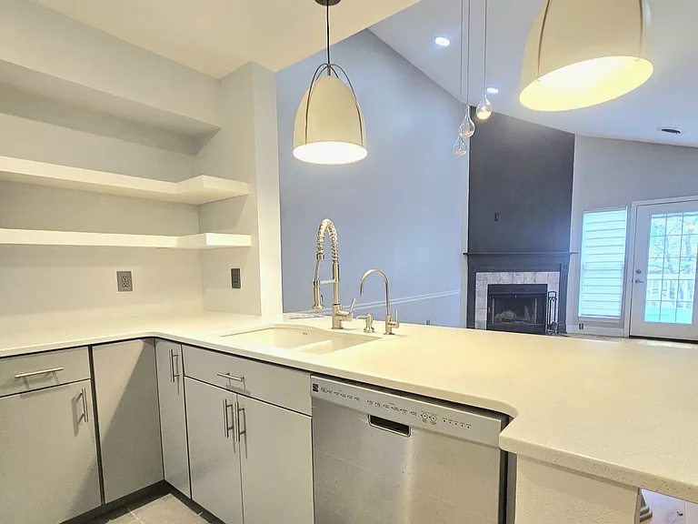 918 Harbor House Dr #8 — Photo 3