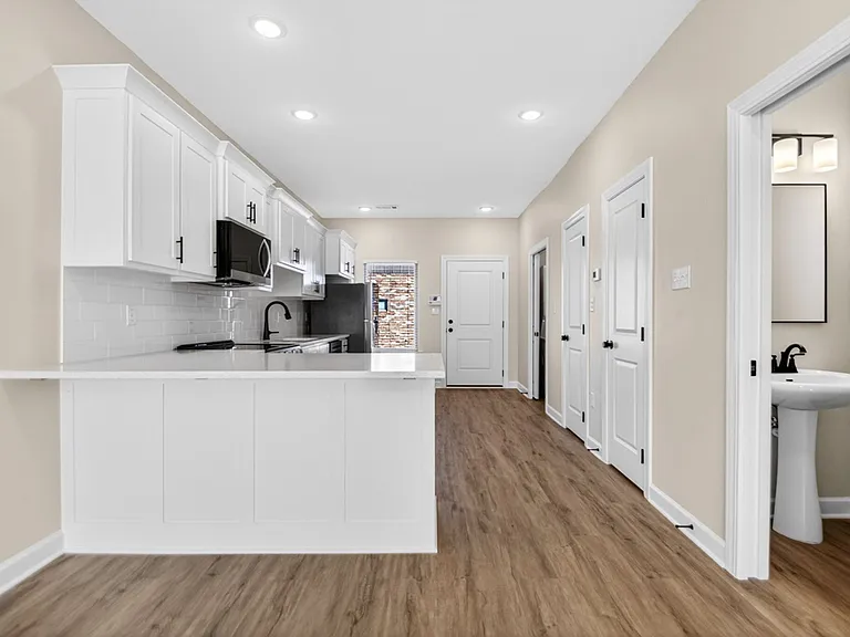 Leasing Now - New Townhomes, North Little Rock Argenta Arts Area — Photo 6