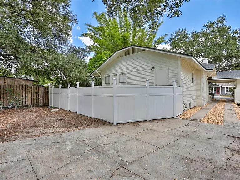 902 W Columbus Dr — Photo 13