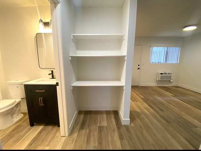 240 E Madison Ave #1 — Photo 4