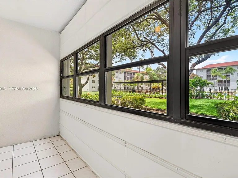 1400 SW 124th Ter #111Q — Photo 16