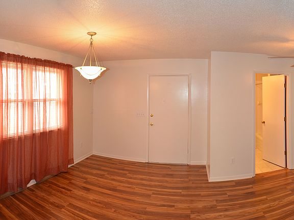 Living room/ Dining room