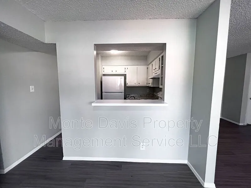 8907 Parkfield Dr — Photo 4