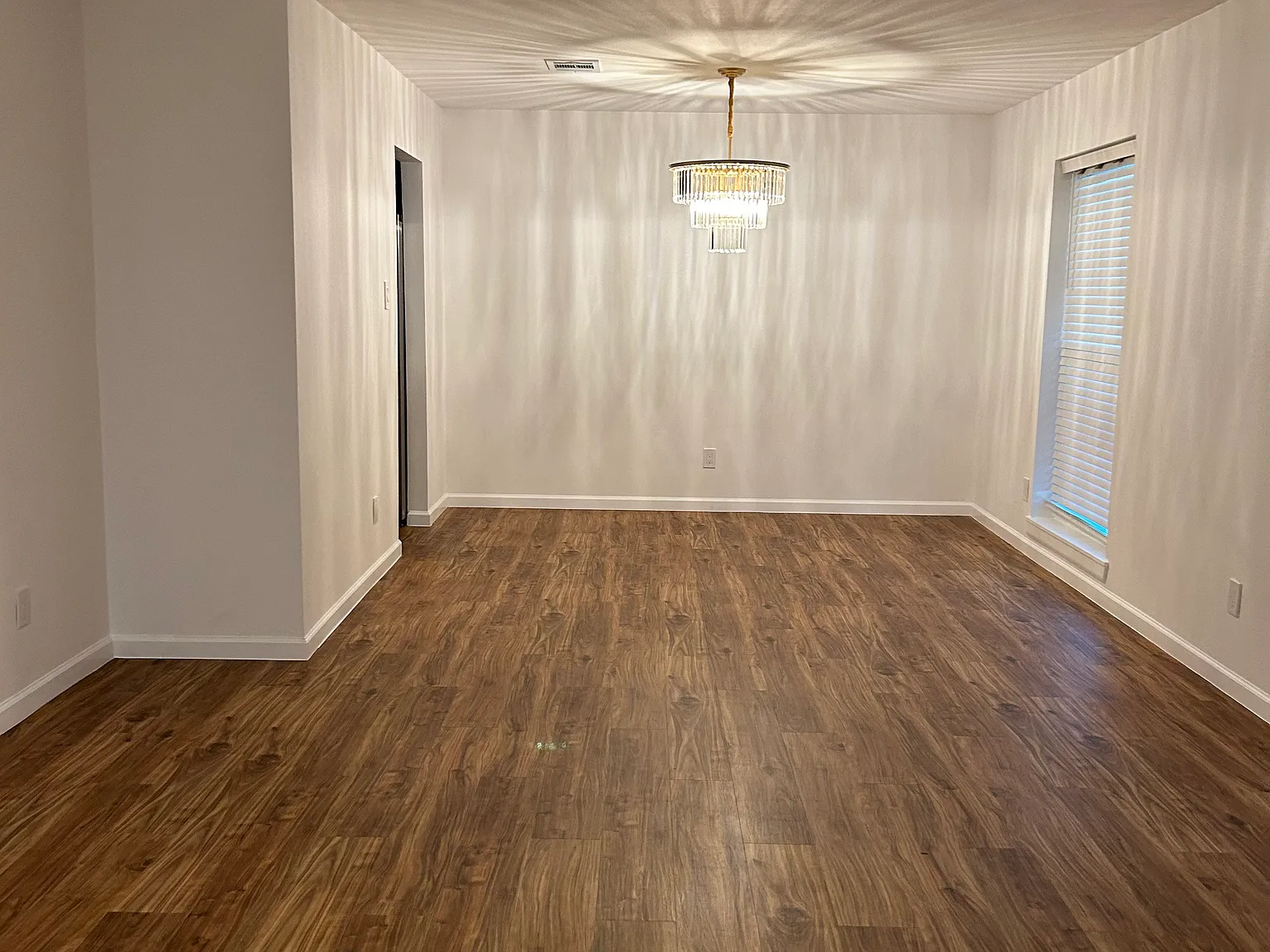 3 bed, 2364 sqft, $2,700 — Photo 2