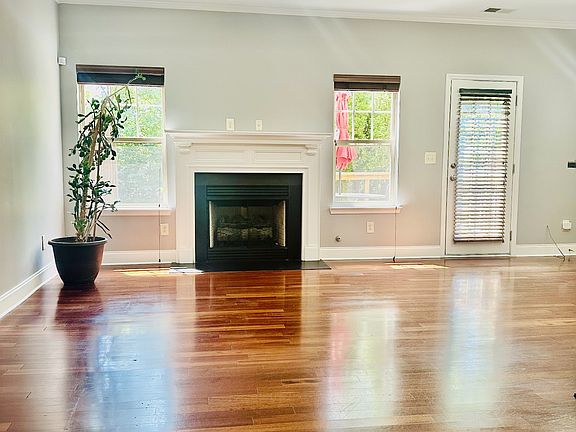 3rd image of 330 Stonecrest Way