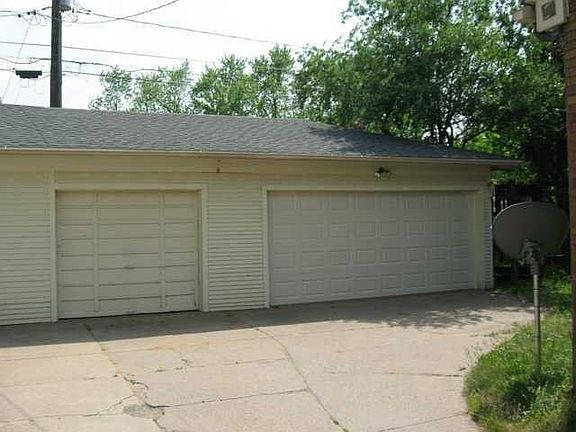 3rd image of 117 Eau Claire Blvd